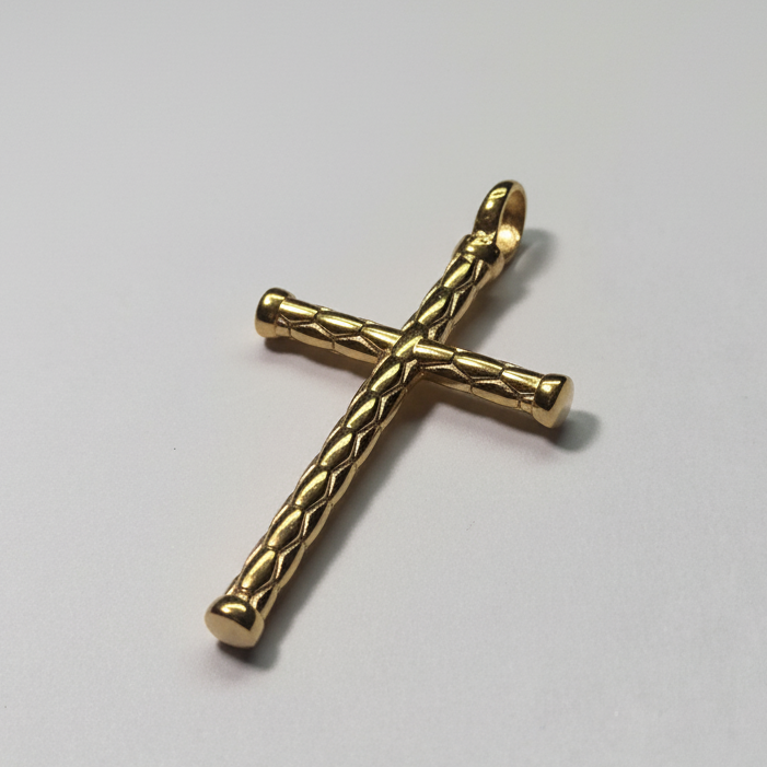 Dije Cruz Grabada en oro laminado 18K