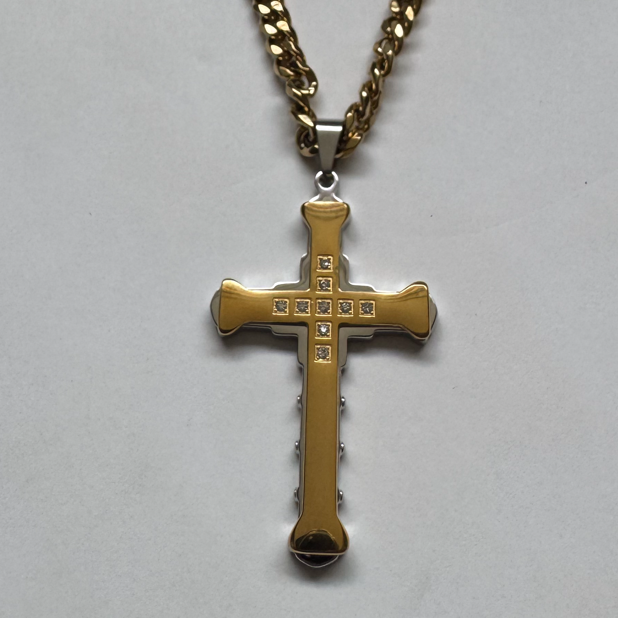 Dije Cruz Cuadros en oro laminado 18K