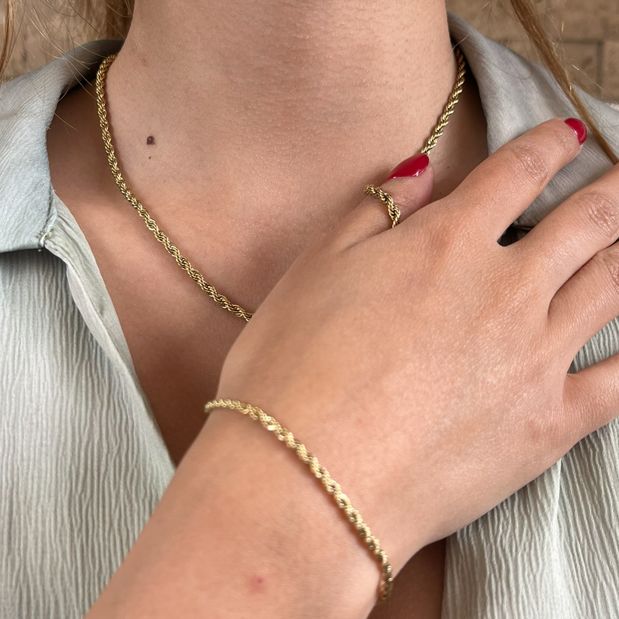 Combo Mujer Cadena + Pulsera Lazo